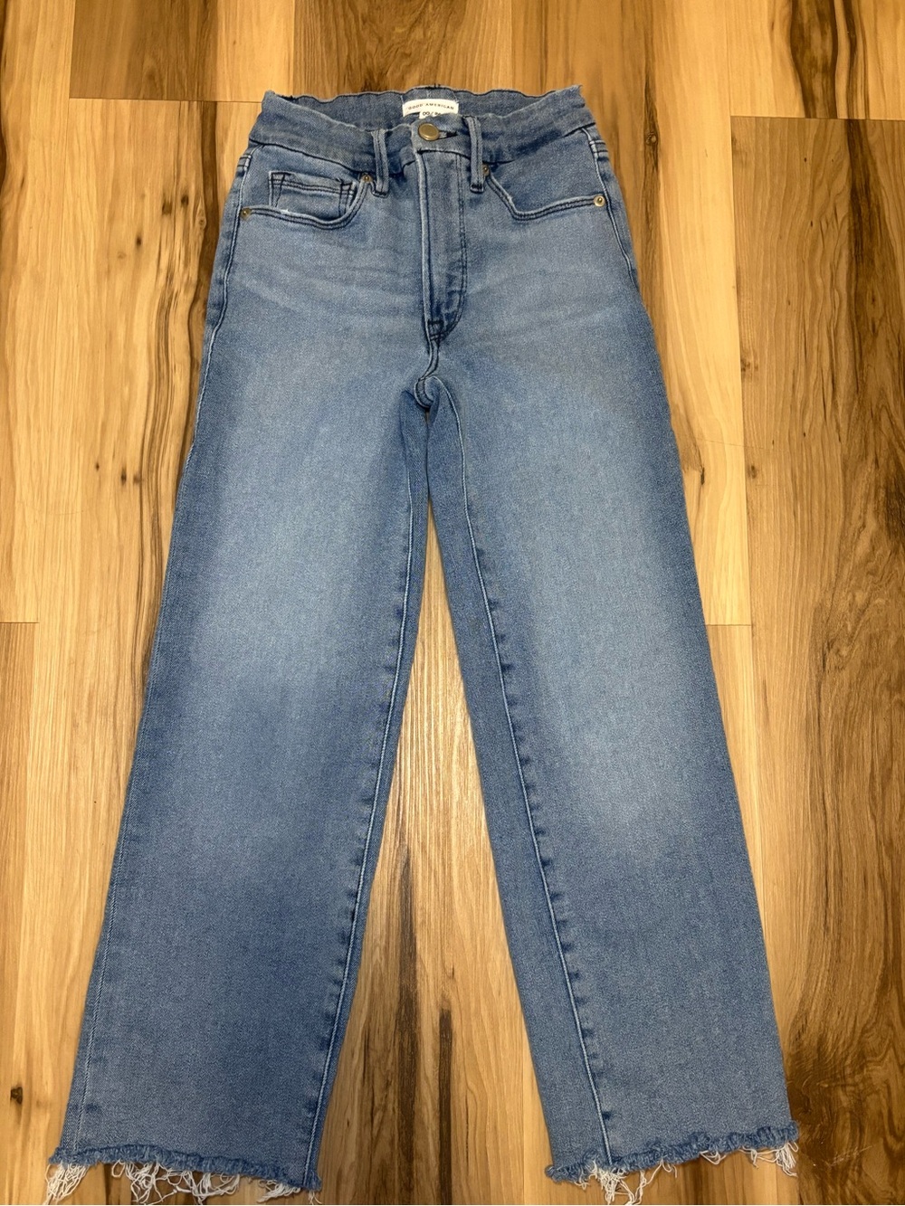 Good American Light Blue Frayed-Hem Cropped Jeans - Picture 4 of 16